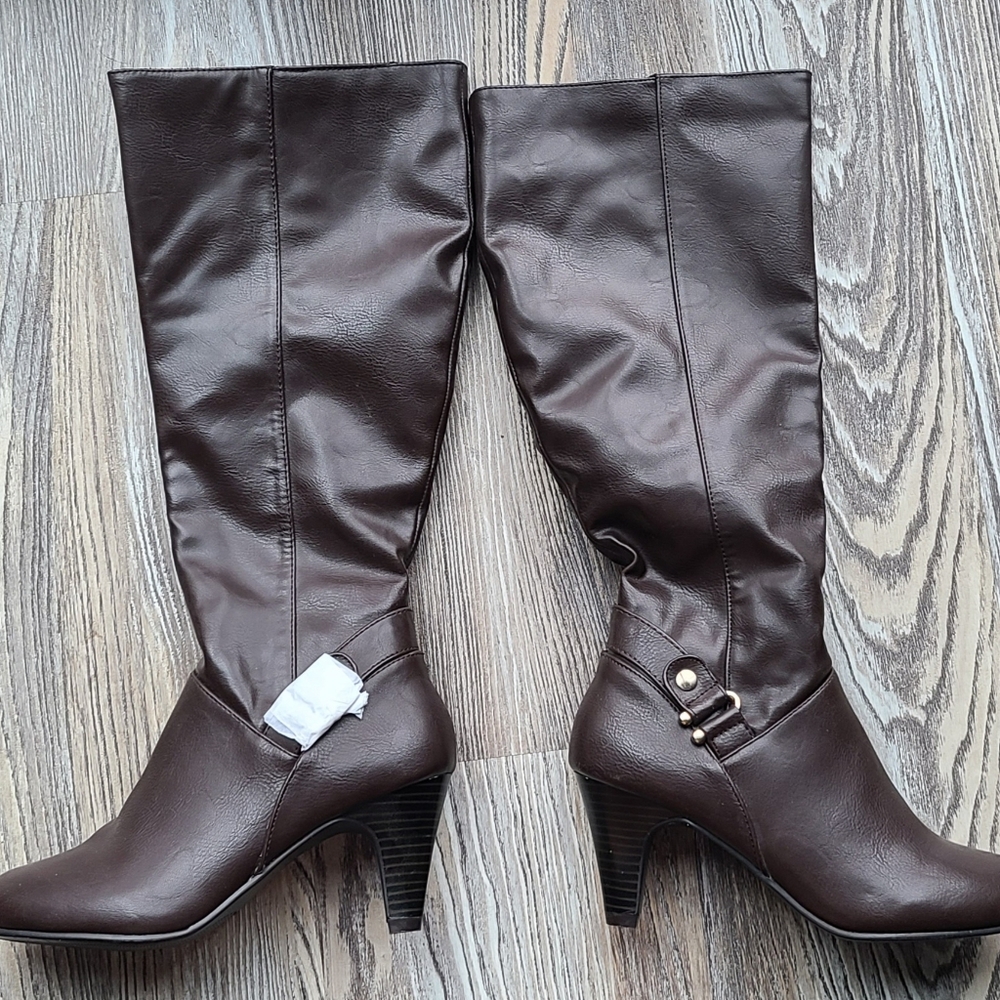 Brown knee high boots, new never worn